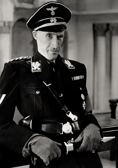 In which decade did John Carradine mostly star in low-budget B-movies?