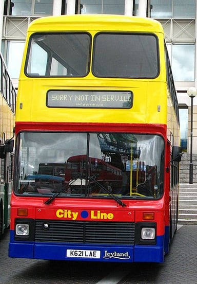 What was the primary color of the Bristol Omnibus Company's buses?