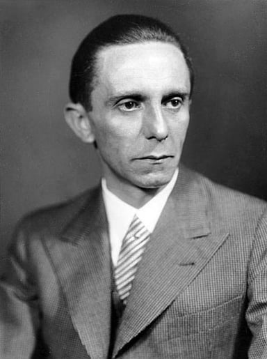 What is Joseph Goebbels's hair colour?