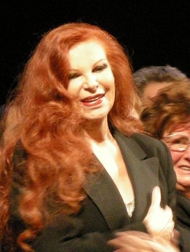 Which French award did Milva receive in 1995?