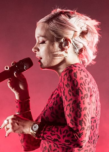 How would you describe Lily Allen's voice type?