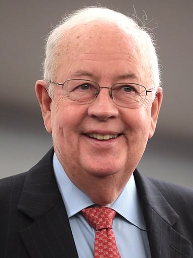 From which year to which year did Ken Starr serve as a federal appellate judge?