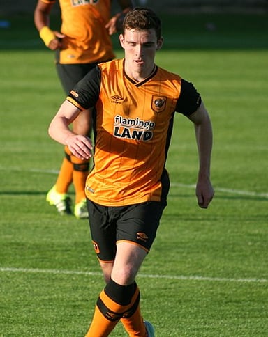 Which club did Andrew Robertson join after playing for Queen's Park?