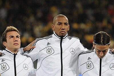 Which German club did Jérôme Boateng play for before joining Hamburger SV?