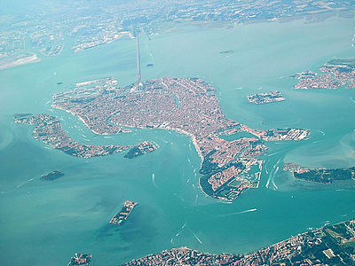 Which two rivers are connected by the Venetian Lagoon?