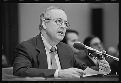 What position did Ken Starr hold from 1989 to 1993 during the presidency of George H. W. Bush?