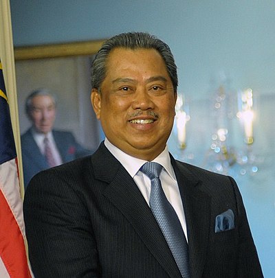 Why was Muhyiddin dropped from the cabinet in 2015?