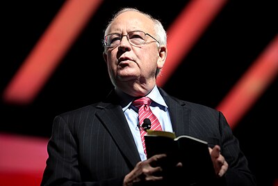 What was the name of the controversy Ken Starr investigated members of the Clinton administration for?