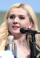 Spotlight on Abigail Breslin: Test Your Knowledge on the Talented American Actress!