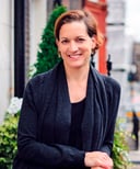 Unravel the Pages of Anne Applebaum's Story: An Engaging English Quiz