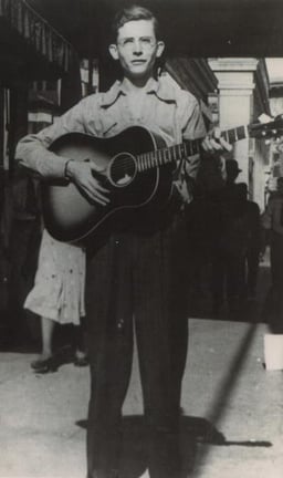 In what year was Hank Williams inducted into the Country Music Hall of Fame?