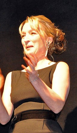 How many seasons did Lesley Manville star in "Mum"?