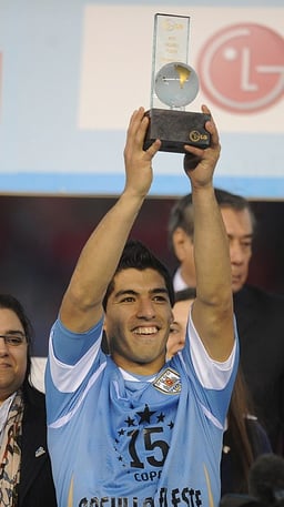 Luis Suárez plays sports for which country?