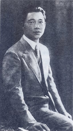 After Sun Yat-sen's death, who did Wang Jingwei politically struggle with?