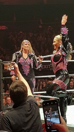Who did Beth Phoenix have two daughters with?