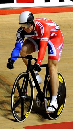 In which sport did Chris Hoy participate in the Commonwealth Games?