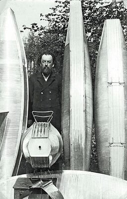 Who were Tsiolkovsky's contemporaries in rocketry?