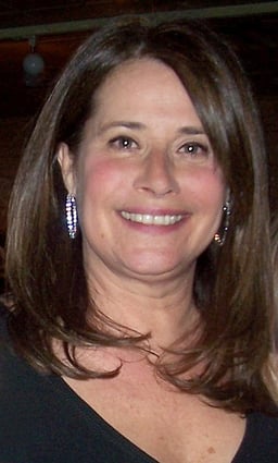 What accent is Lorraine Bracco known for?