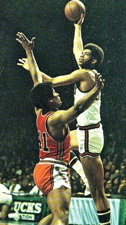 What was Wes Unseld's jersey number with the Bullets?