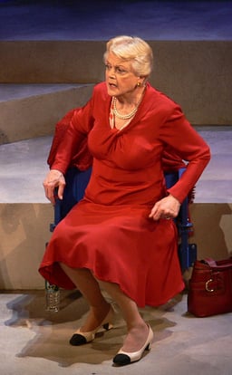 Which award did Angela Lansbury receive in 2000?