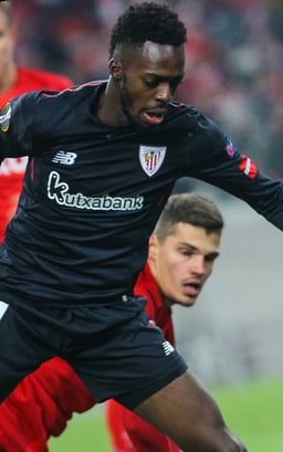 What national team did Iñaki Williams choose to represent in 2022?