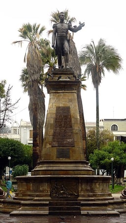 Where did Antonio Sucre score a crucial victory to liberate Quito?