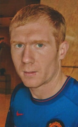 Scholes made his full debut for Manchester United in which season?