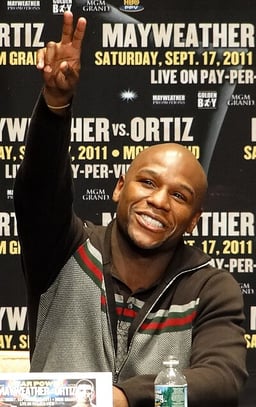Which nation is Floyd Mayweather a citizen of?
