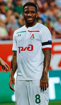 Which German club did Farfán sign for in 2008?