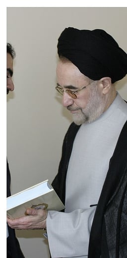 Whom did Khatami support in the 2009 election after withdrawing?