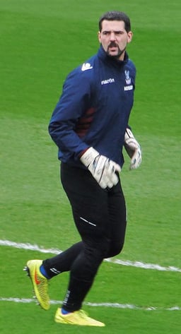 Who was Julián Speroni's main competition for the goalkeeper position at Crystal Palace?