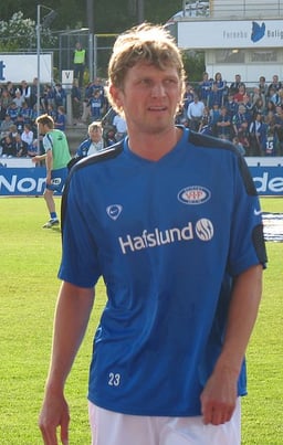What position did Tore André Flo play at Chelsea?