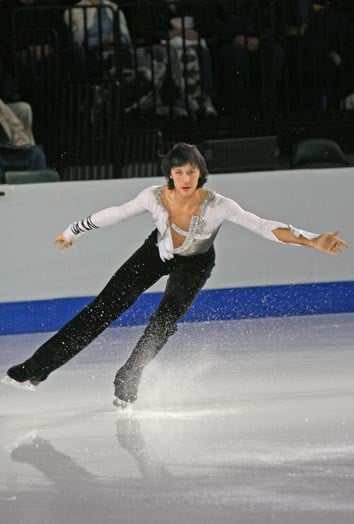 With which other male skater did Johnny Weir tie in points at the 2008 U.S. Nationals?