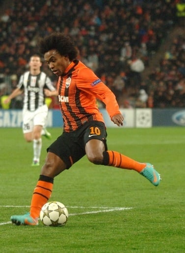 Which club did Willian start his professional career with?