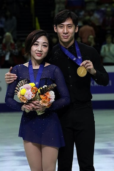 Sui and Han have how many Junior Grand Prix golds?