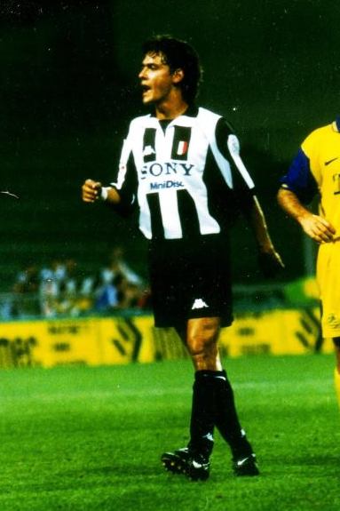 In which year did Filippo Inzaghi begin his professional football career?