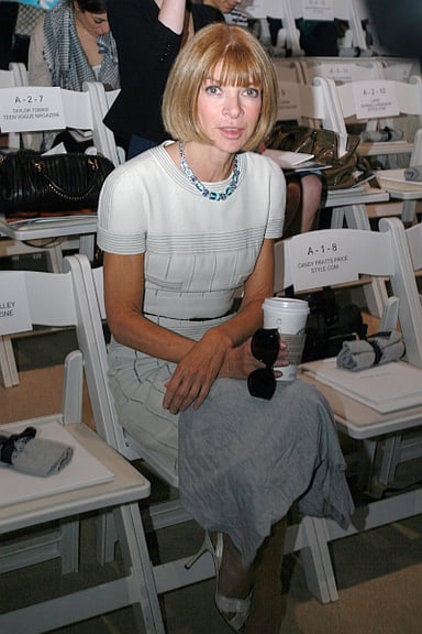 What was Anna Wintour's first job in fashion journalism?