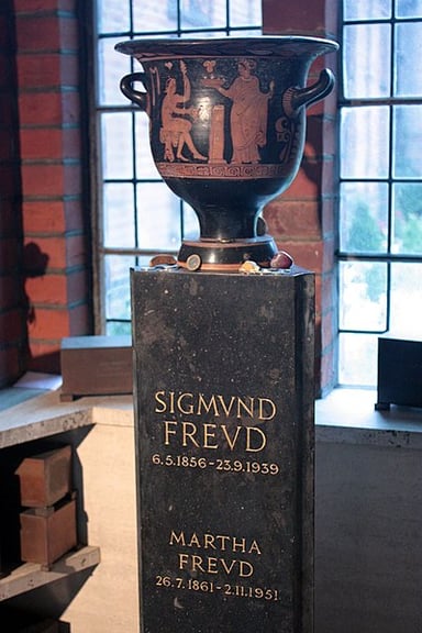 Which award did Sigmund Freud receive in 1930?