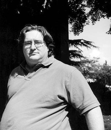 Gabe Newell suffers from which condition, causing him to have difficulties in reading?