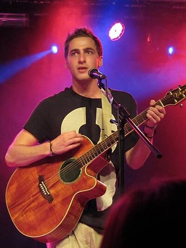 Which band is Kendall Schmidt a member of?