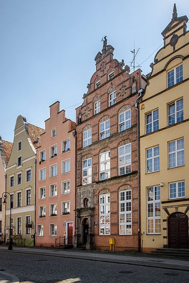 Which league did Elbląg become a part of, contributing to the city's wealth?