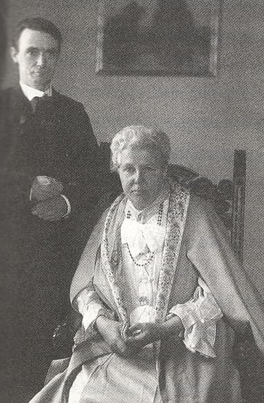 What was Annie Besant's role in Theosophical Society in 1907?