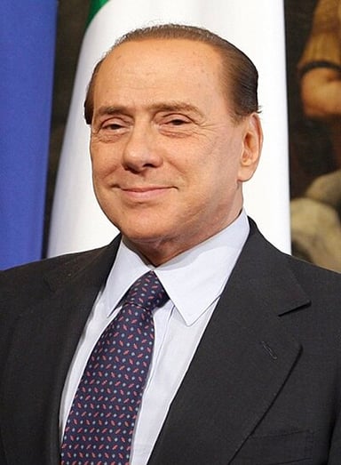 What academic degree has Silvio Berlusconi achieved?