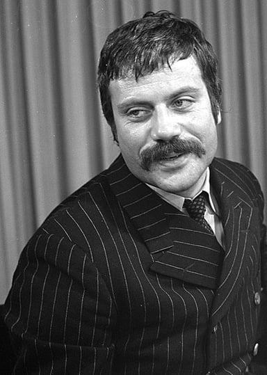 In what year did Oliver Reed pass away?