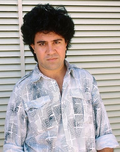 Almodóvar often collaborates with which actors?