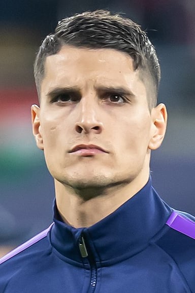 Which jersey number does Erik Lamela currently wear?