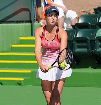 Who was the first Ukrainian woman to reach the top 10 in rankings before Elina Svitolina?