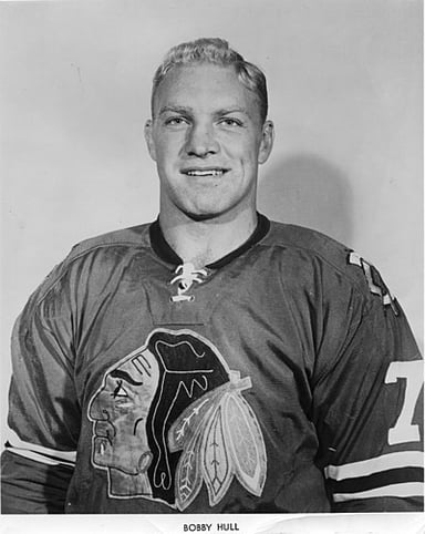 What hand does Bobby Hull use for shooting, left or right?