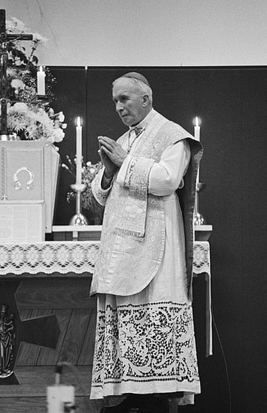 Marcel Lefebvre was ordained as a priest in which year?