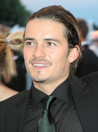 In which Shakespeare play did Orlando Bloom star in a Broadway adaptation in 2013?